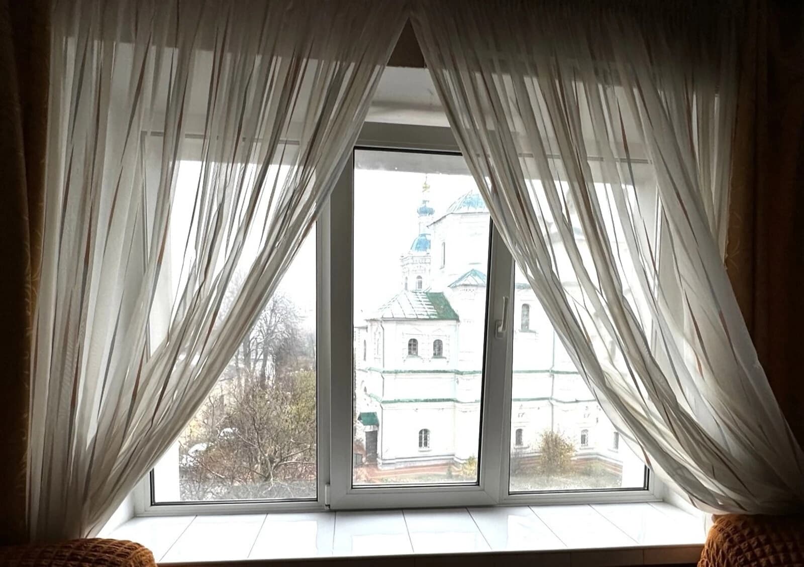 3-кімнатна квартира, Зарічний: косметичний ремонт, цегляні стіни - фото 1