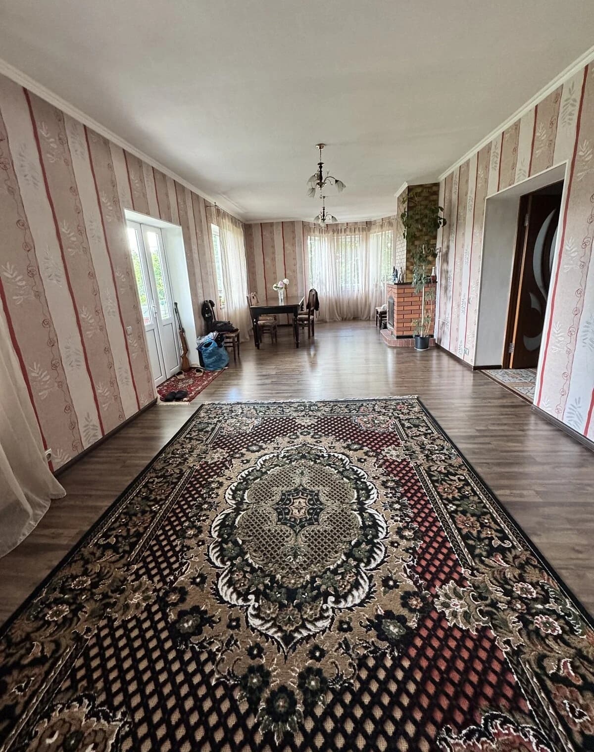 Будинок, Центр: 3 спальні, резервне живлення, 1.29 га - фото 5