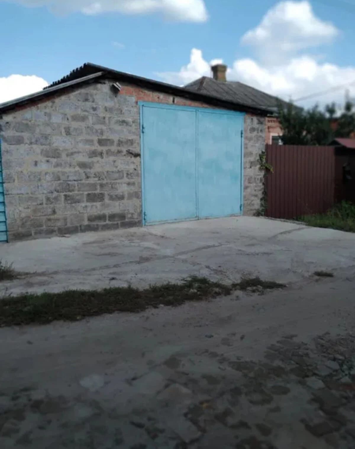 Будинок, Харків: веранда, гараж із підвалом