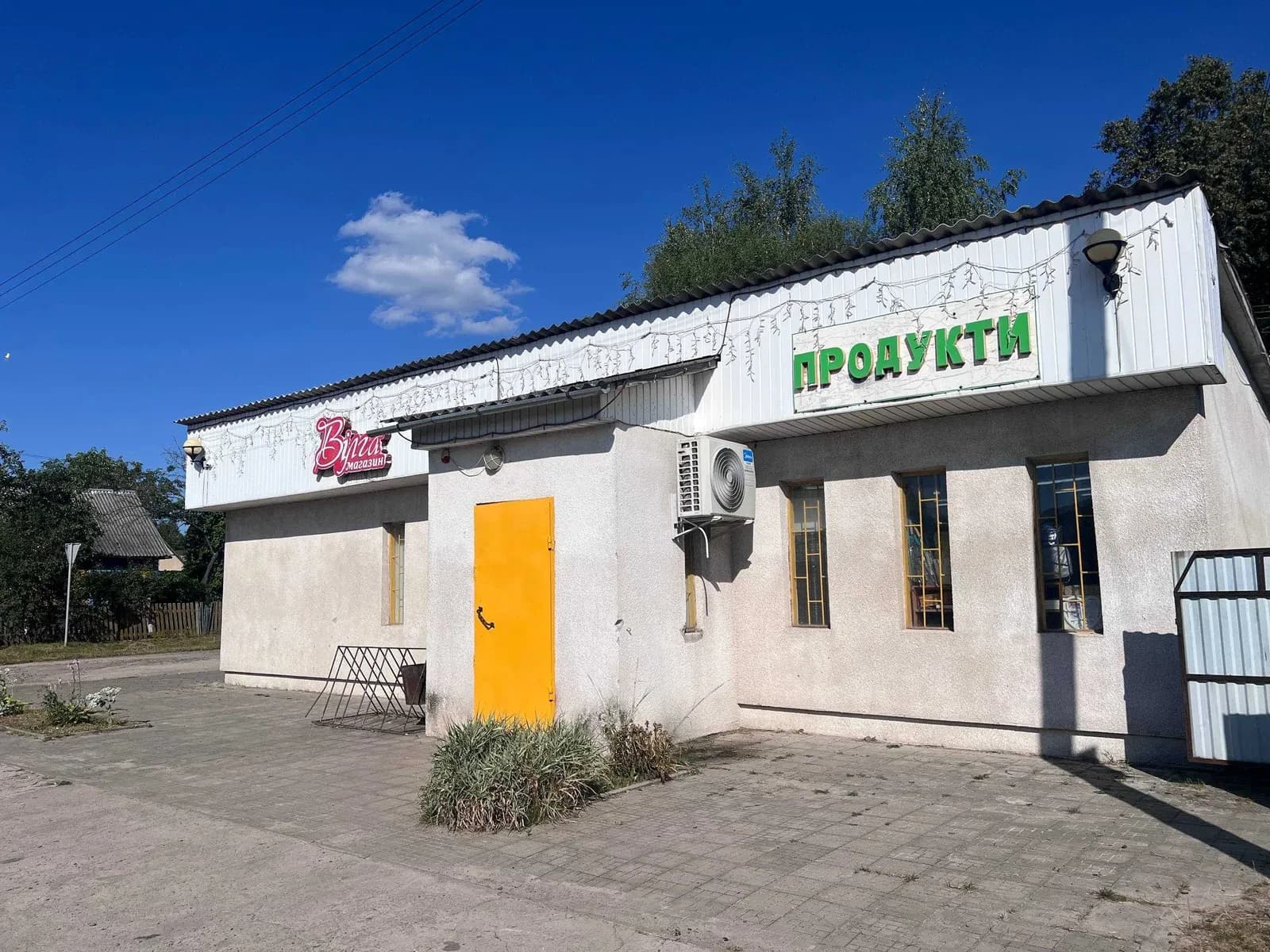 Приміщення, Любешів: власний дворик, основний зал 74 м²