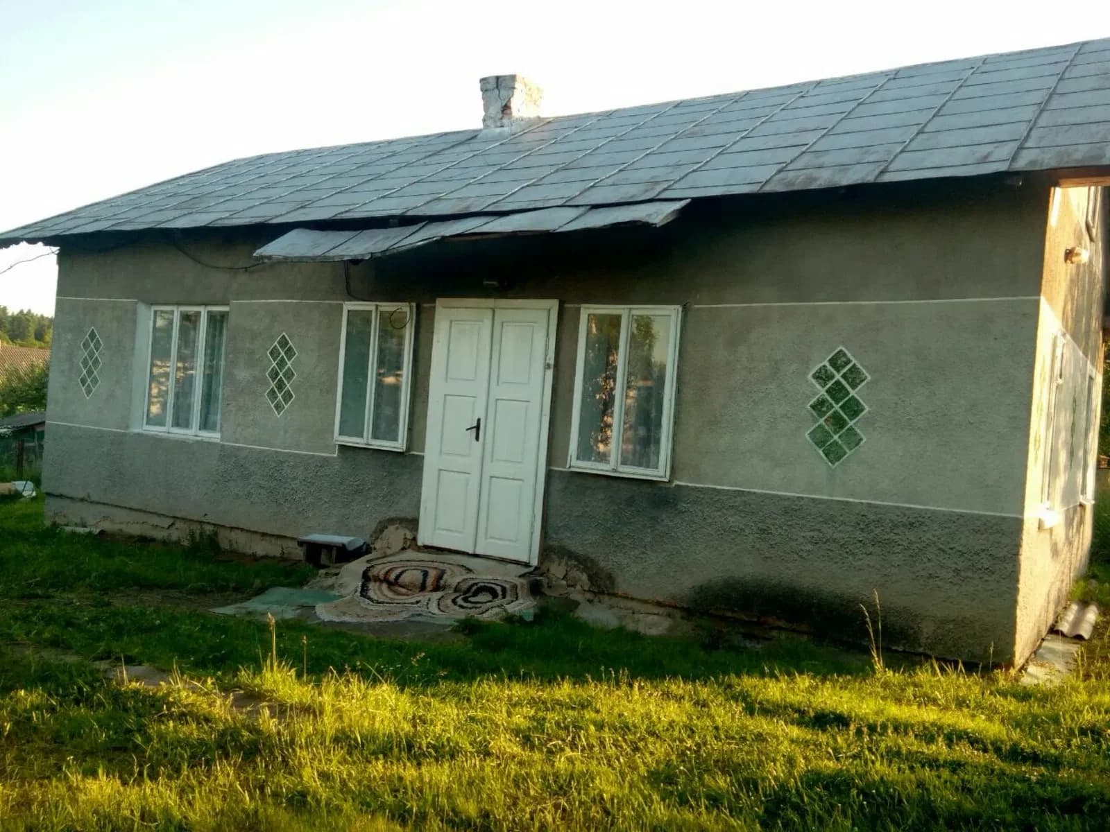 Будинок, Майдан: гараж, 15 соток, асфальтована дорога