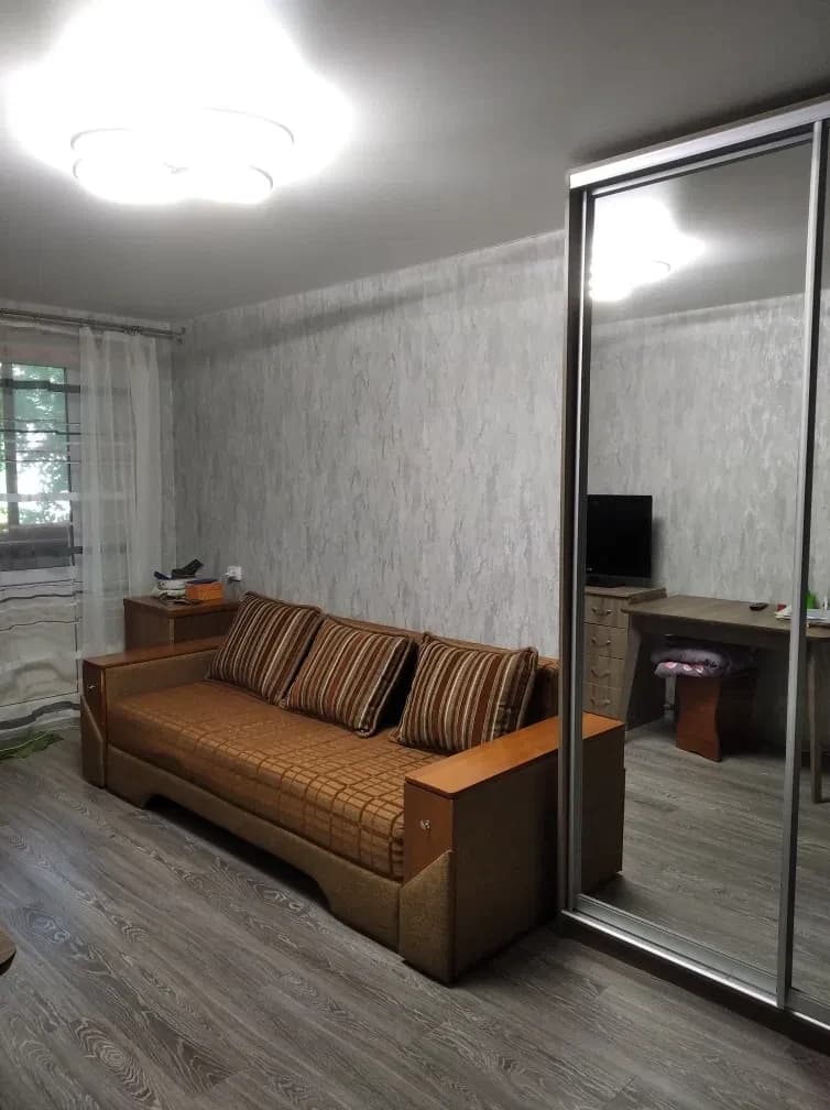2-кімнатна квартира, Житній ринок: високий цоколь, торг
