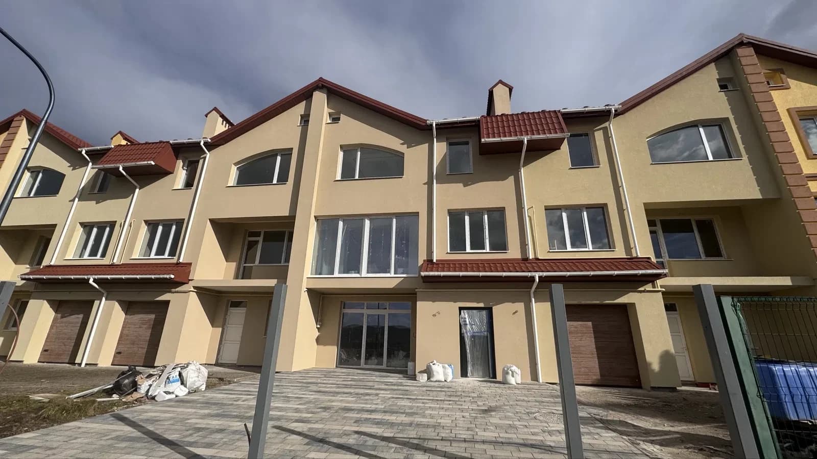 Таунхаус, Східниця: ділянка 3 сотки, газ, після будівельників