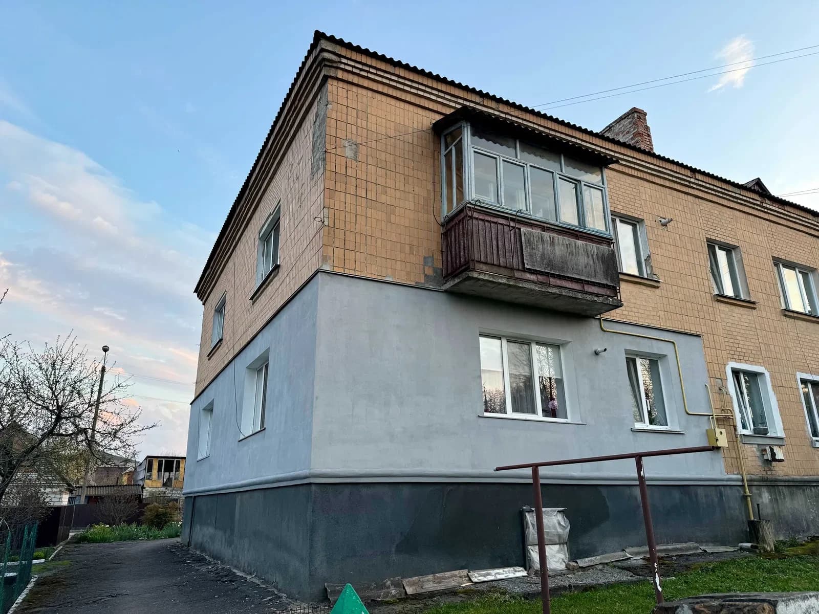 3-кімнатна квартира, Хмільник: підвал, 2 сотки для садівництва - фото 1
