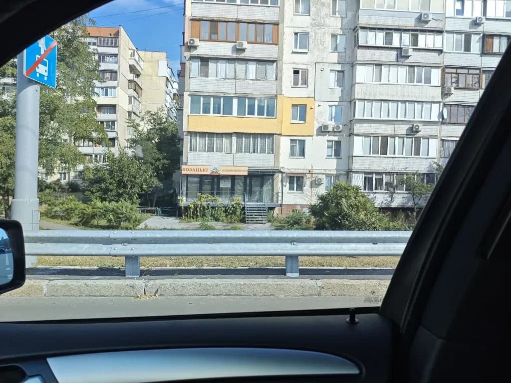 Фасадне приміщення, Оболонський: базовий ремонт, 20 кВт, пандус - фото 2