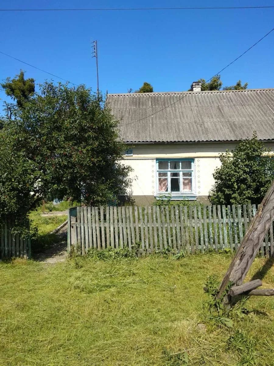 Половина будинку, Славута: вихід до річки, 6 соток, торг - фото 1