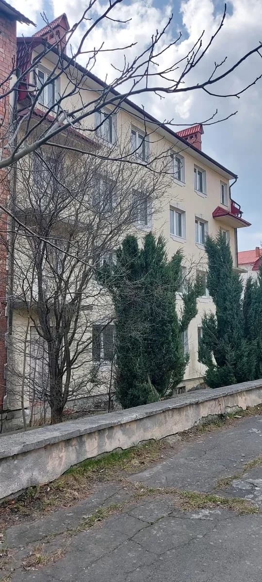 Комерційна будівля, Трускавець: 4 поверхи, центр міста, парк - фото 5