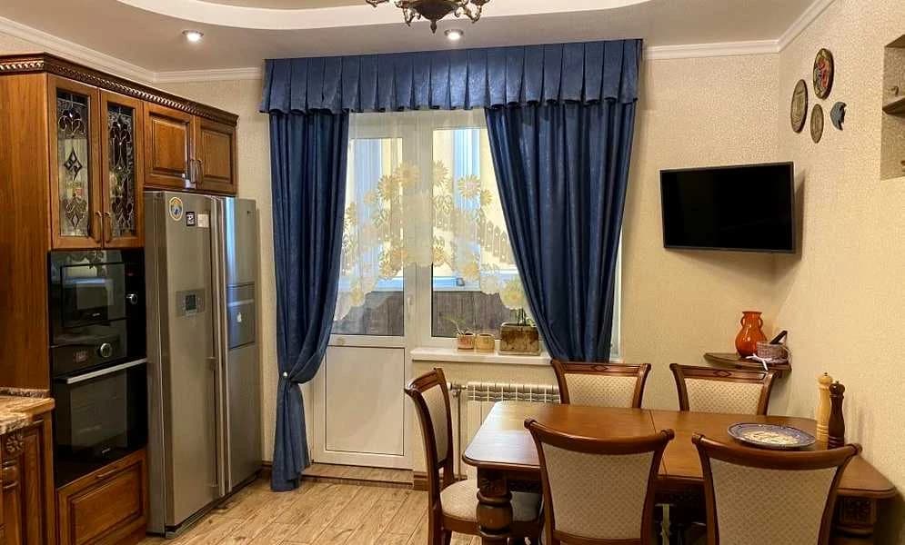 3-кімнатна квартира, Дарницький: євроремонт, електростанція для квартири