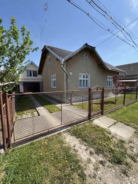 Будинок, Коломия: гараж, літня кухня, опалення без світла
