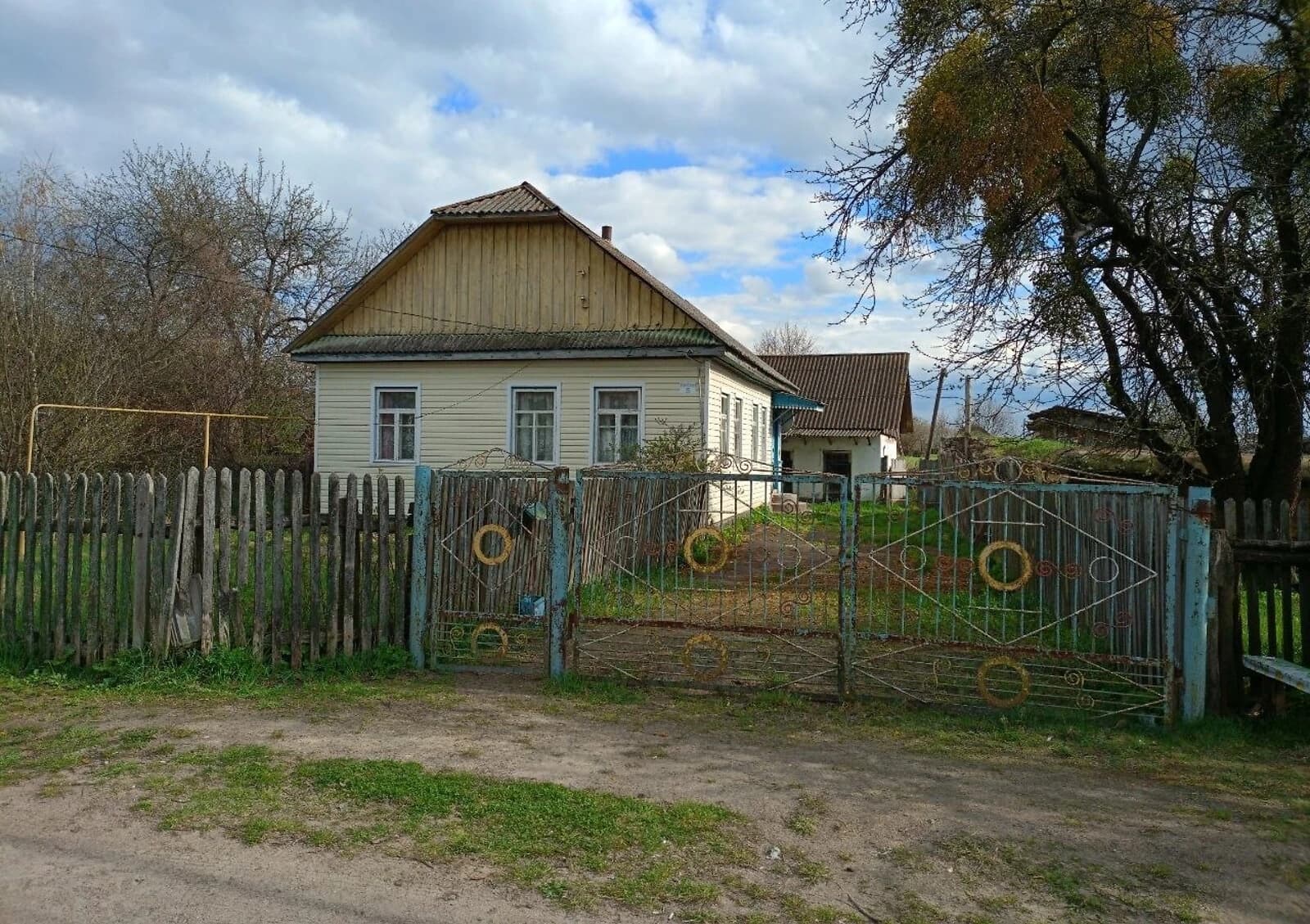 Будинок, Лугини: 42 сотки, гараж, криниця