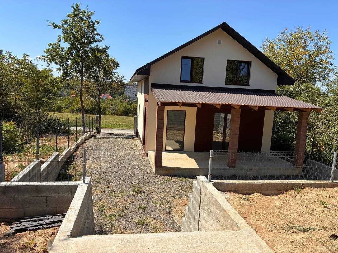 Приватний будинок, Мукачево: тераса 22,2 м², вид на Замок «Паланок» - фото 1