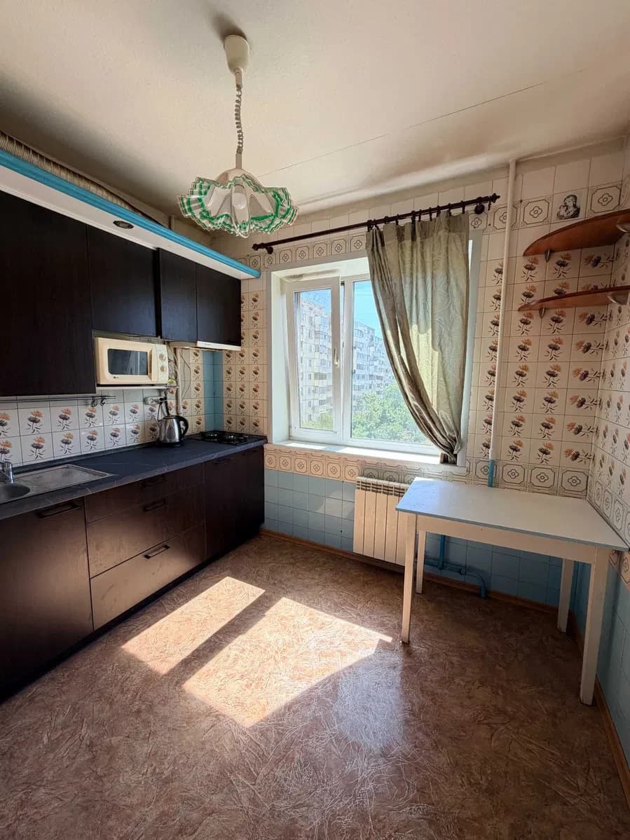 2-кімнатна квартира, Оболонський: метро за 1 хв, тільки сім’ям - фото 1