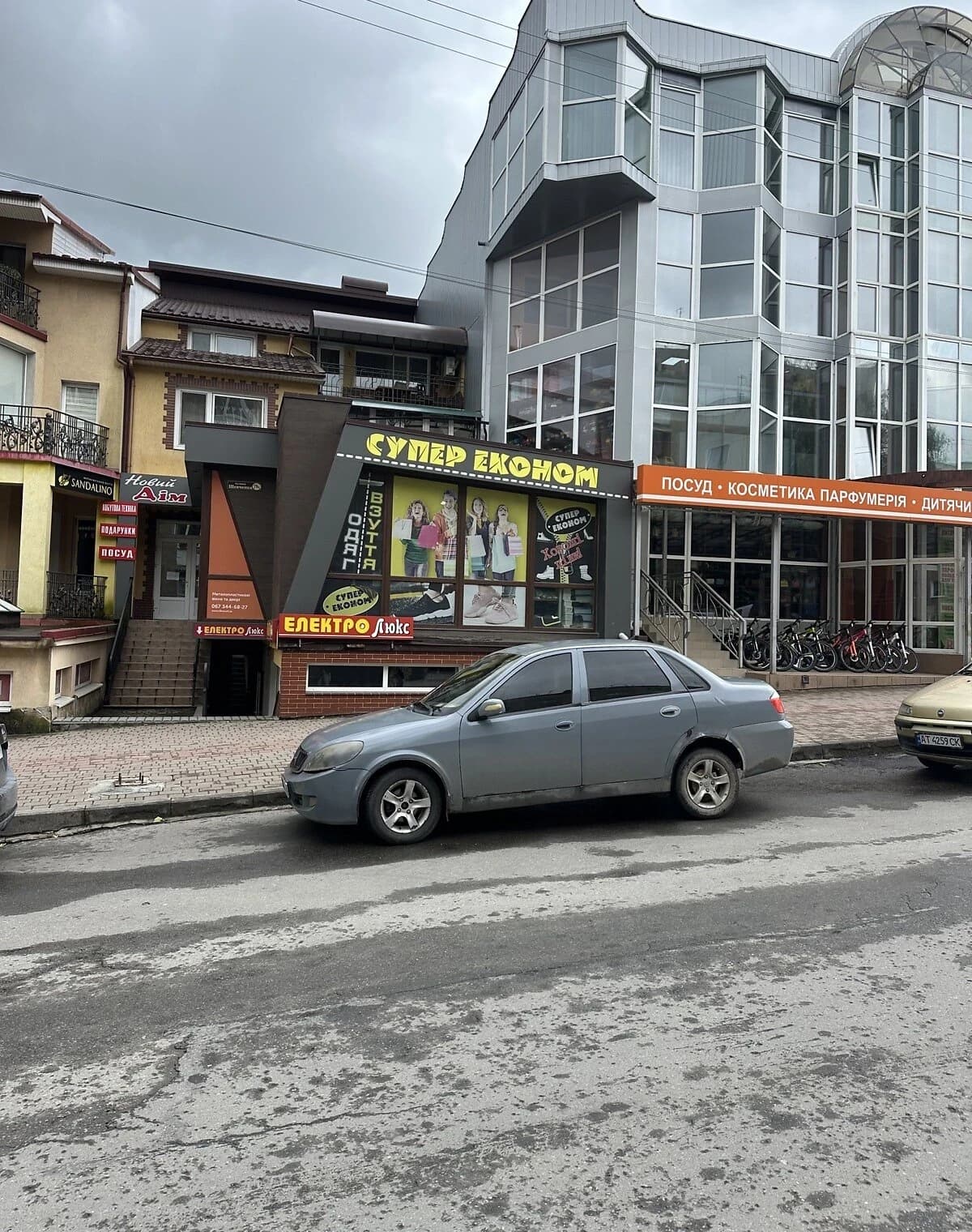 Приміщення, Городенка: торгово-офісний центр, опалення без світла