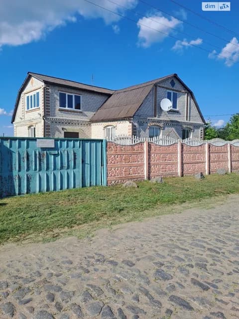 Будинок, Дерганівка: цегляні стіни, централізоване опалення