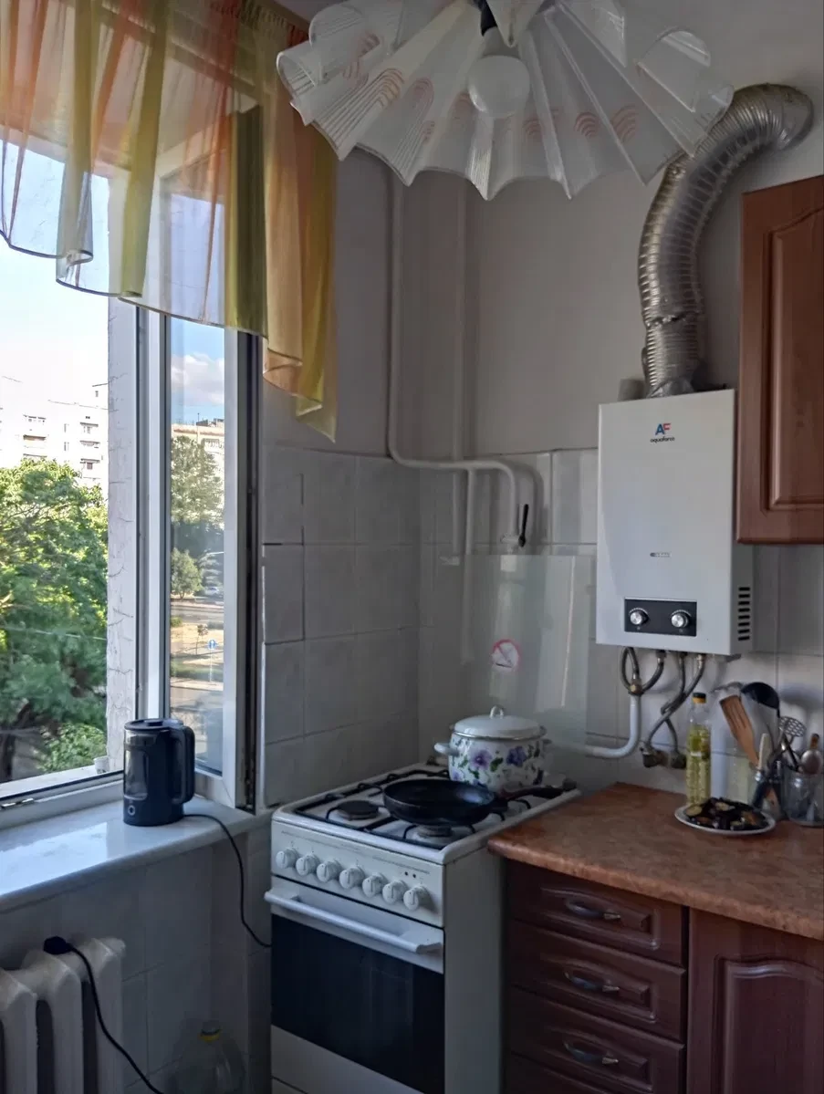 2-кімнатна квартира, Заводський: сталінка, газова колонка - фото 1