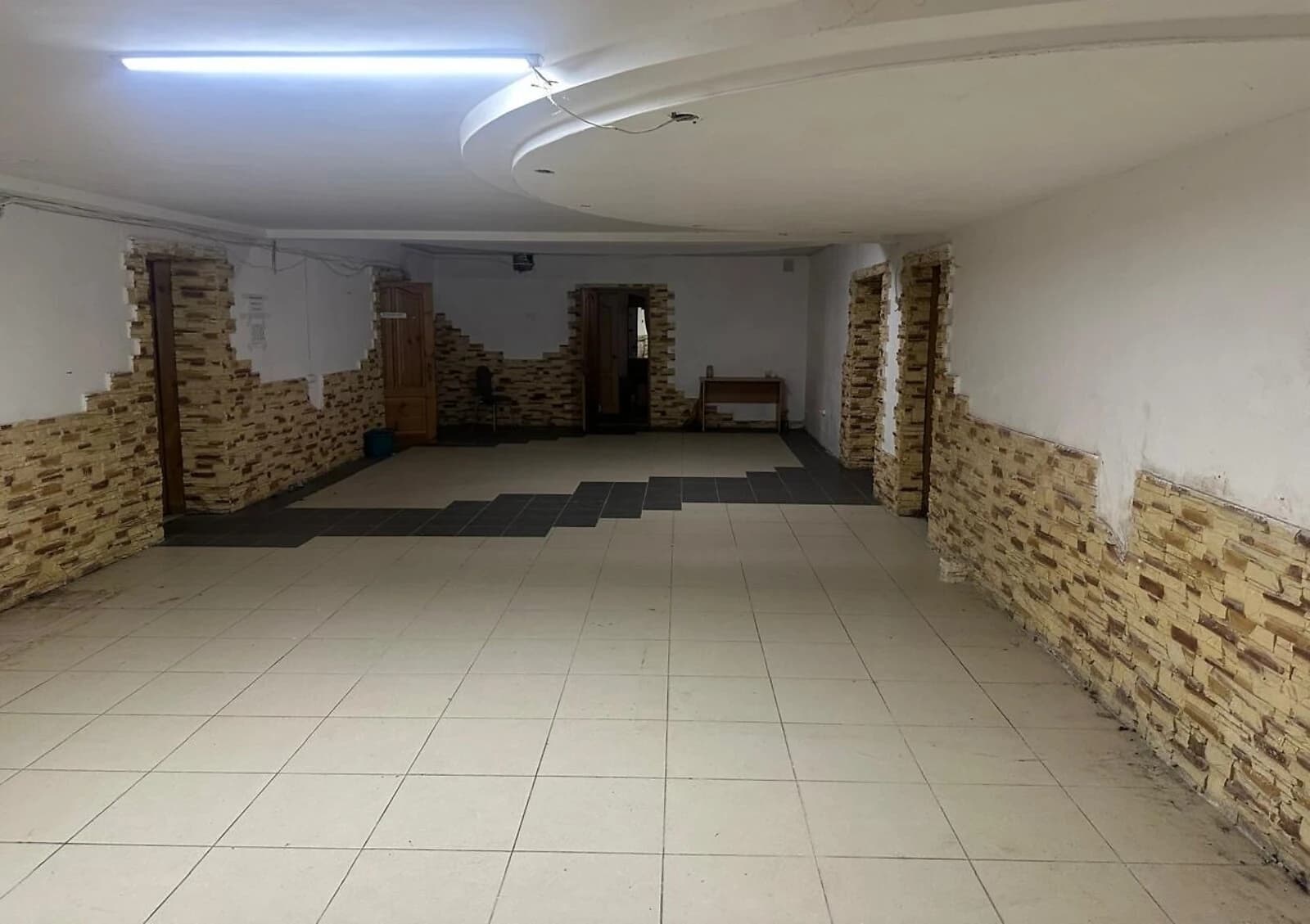 Комерційне приміщення на вул. Академіка Сергія Корольова: 6 приміщень - фото 1