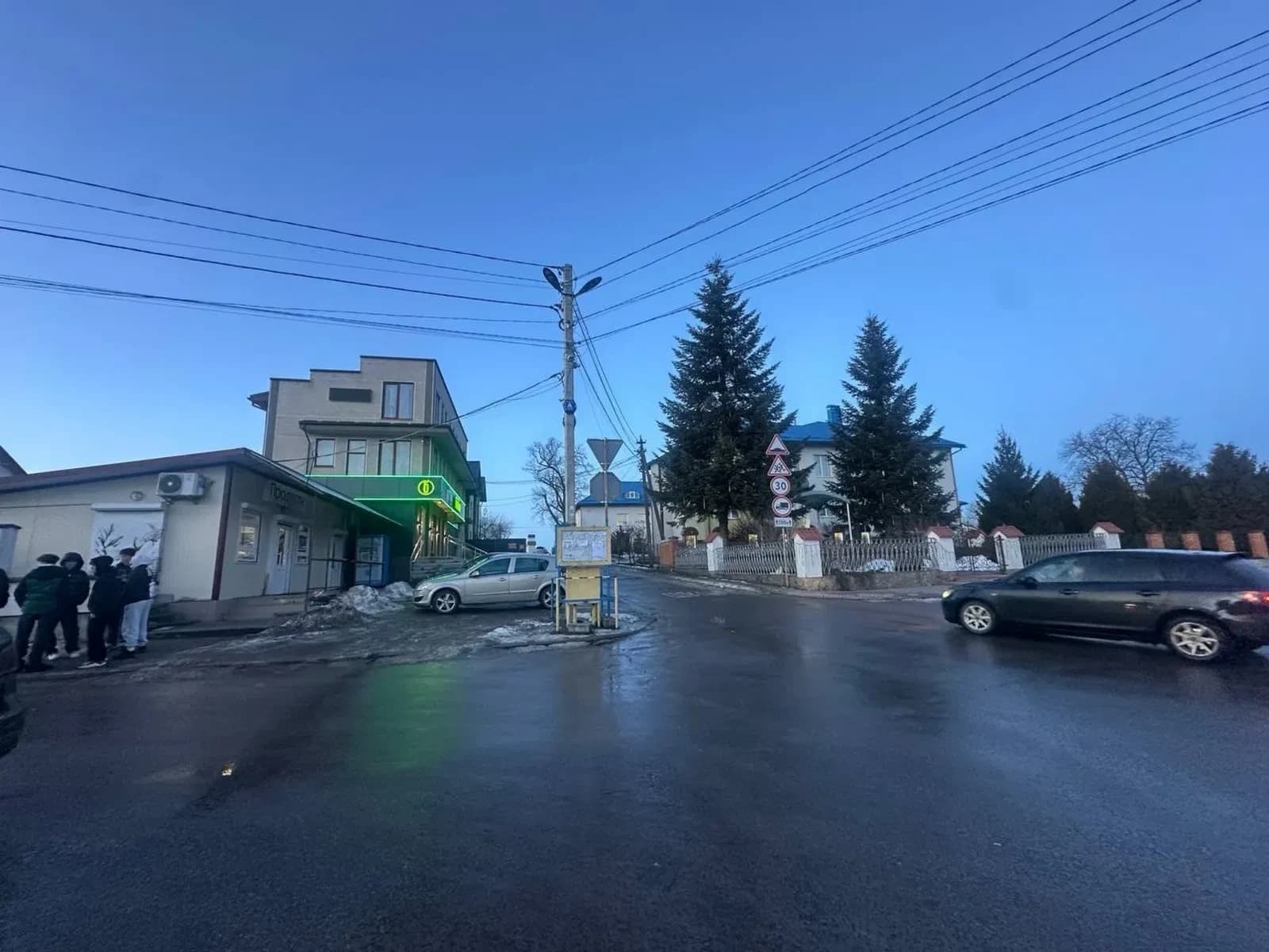 Магазин, Рясне-Руське: окрема будівля, 25 кВт, видно з траси - фото 2