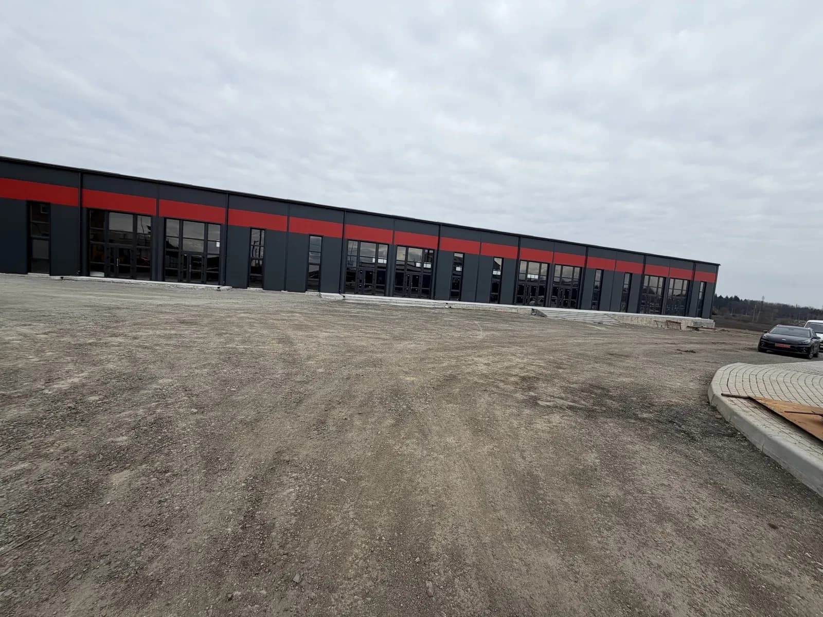 Склад, Підгороднє: рампа, бомбосховище, паркінг