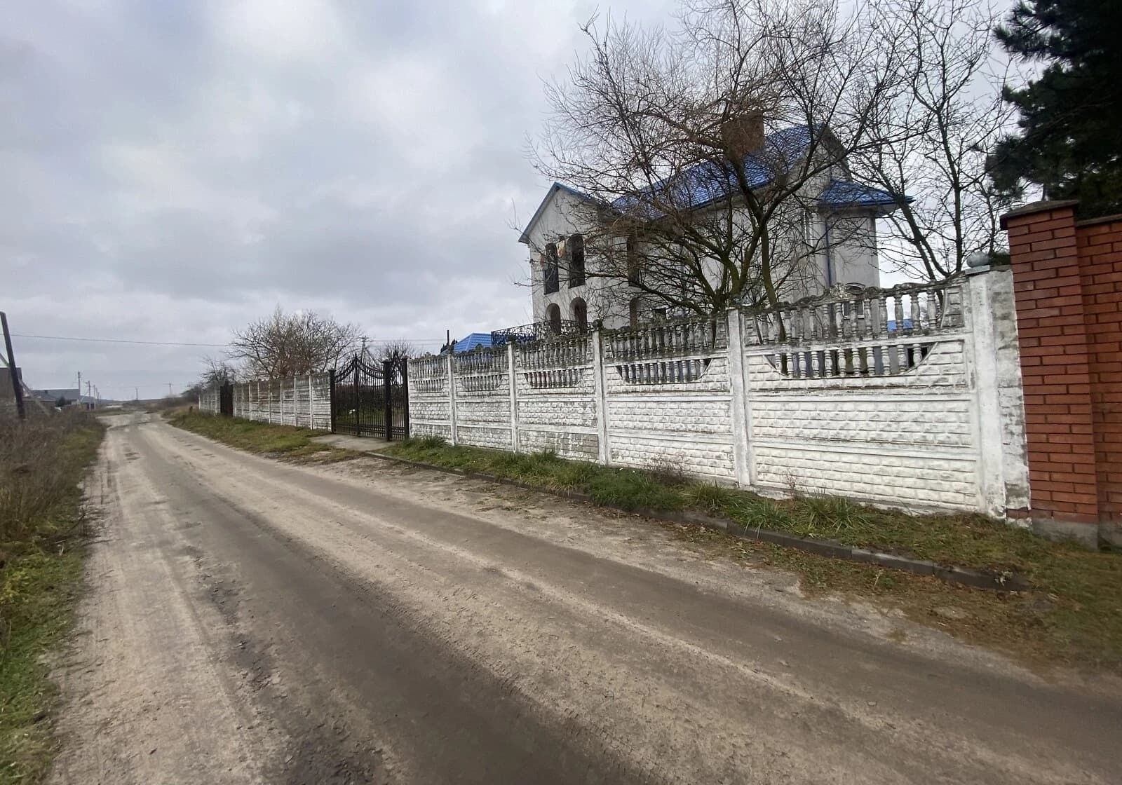 Будинок, Любомль: дизайнерське оформлення, басейн, 50 соток - фото 1