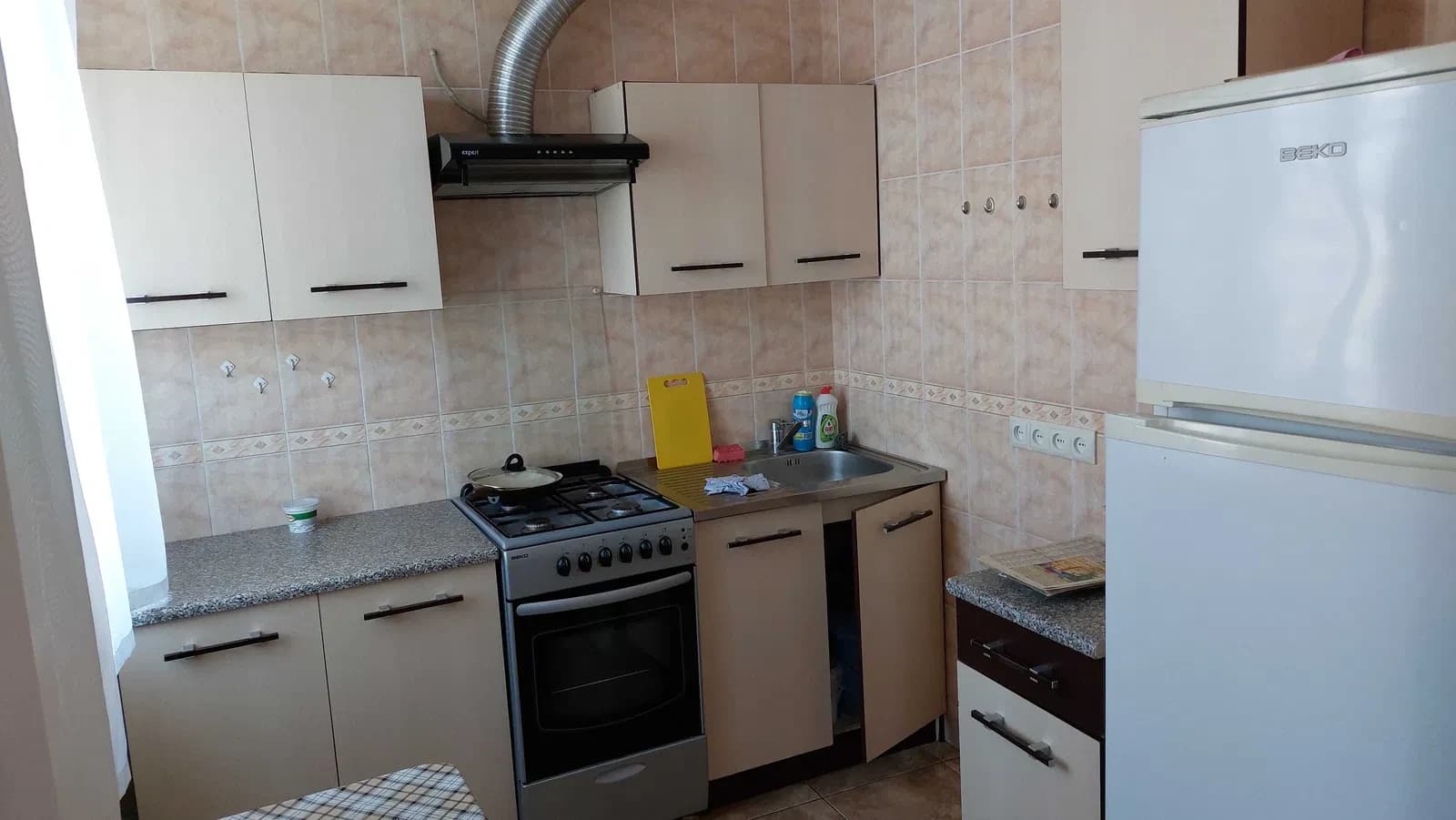 2-кімнатна квартира, Дніпровський: кухня-вітальня, ТЦ Дарниця поруч - фото 2