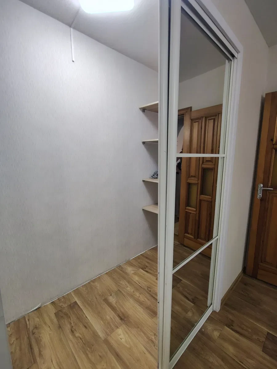2-кімнатна квартира, Квітки Цісик: велика лоджія, сучасні меблі - фото 5