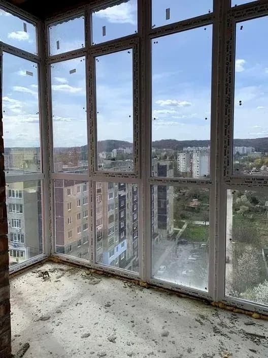1-кімнатна квартира у ЖК Сусіди: кухня-студія, панорамні вікна - фото 3