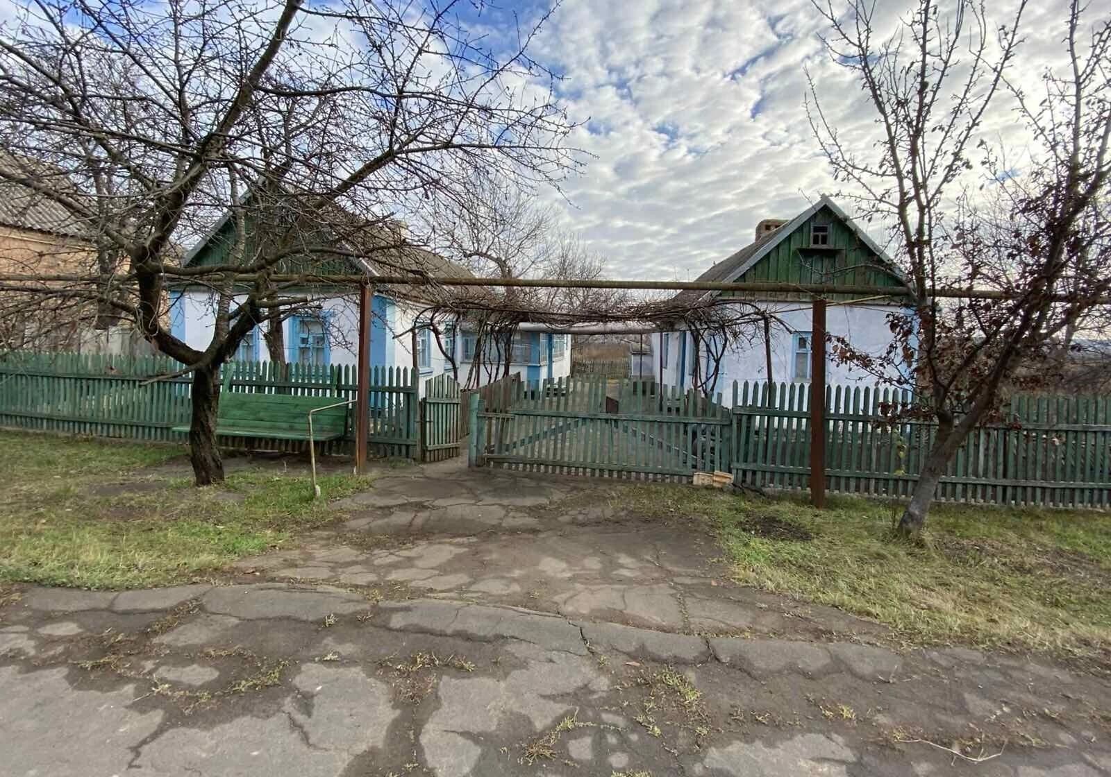Будинок, вулиця Абрикосова: веранда, літня кухня, гараж із підвалом