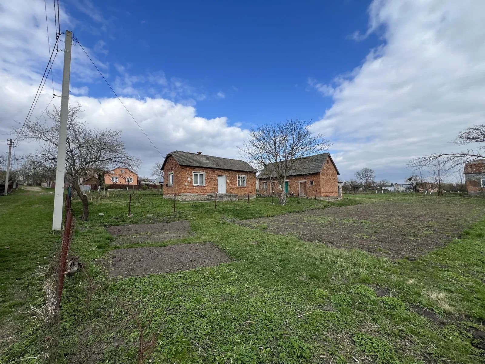 Будинок, Новосілки-Гостинні: 43 км від Львова, 17 соток чорнозему