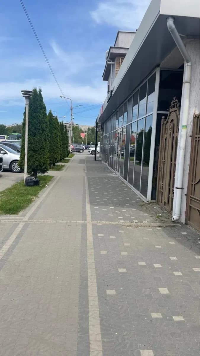 Приміщення, Закарпатська: фасад 11 метрів, орендарі, біля Дастору - фото 1