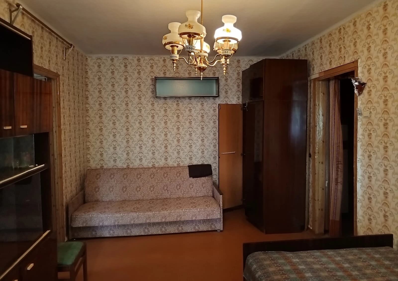 2-кімнатна квартира, Черемушки: опалення без світла, цегляні стіни - фото 1