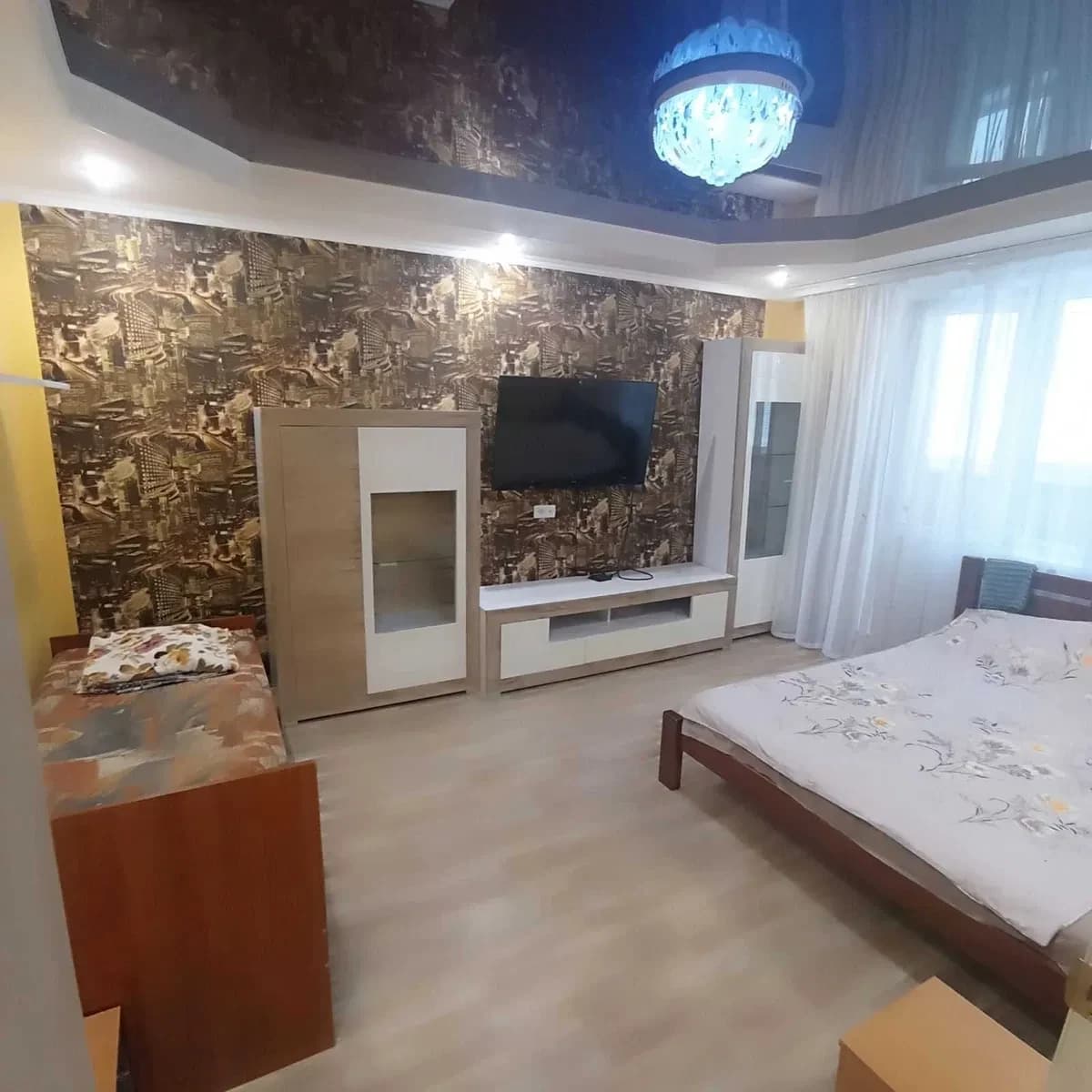 2-кімнатна квартира, 5-й мікрорайон: сучасний ремонт, меблі