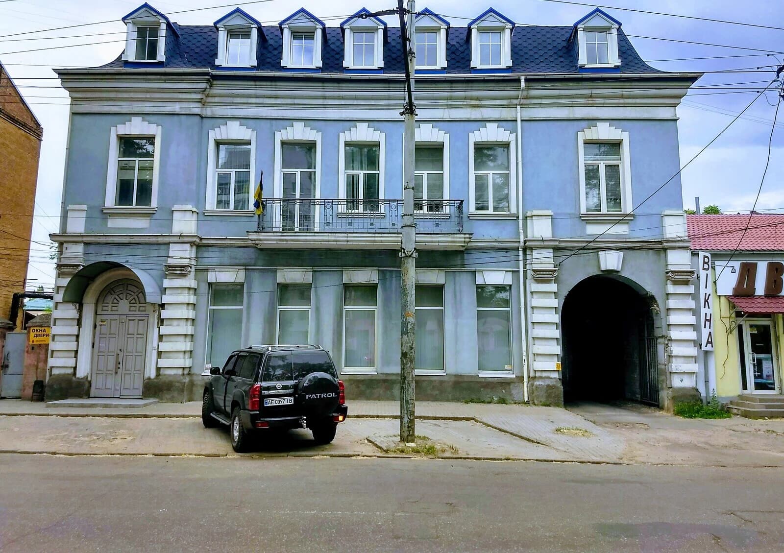 Офіс на просп. Лесі Українки: фасадне, мансарда, резервне живлення - фото 1