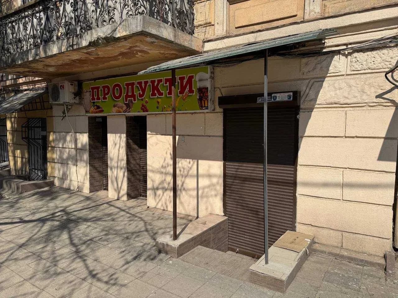 Приміщення, Приморський: фасадне, зала 27 м², вивіска магазину - фото 1