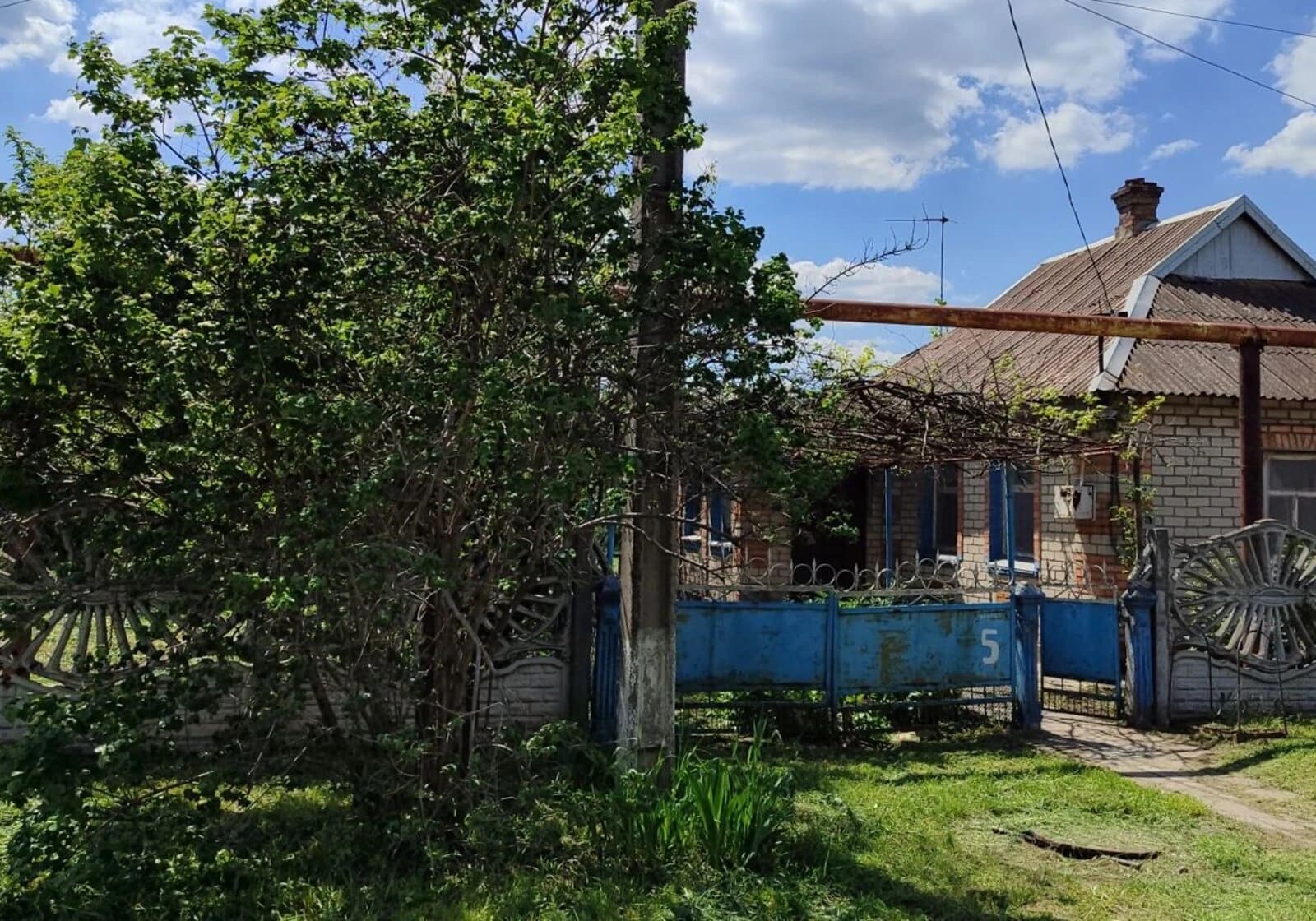 Будинок, Кривий Ріг: гараж, літня кухня, господарські будівлі - фото 1