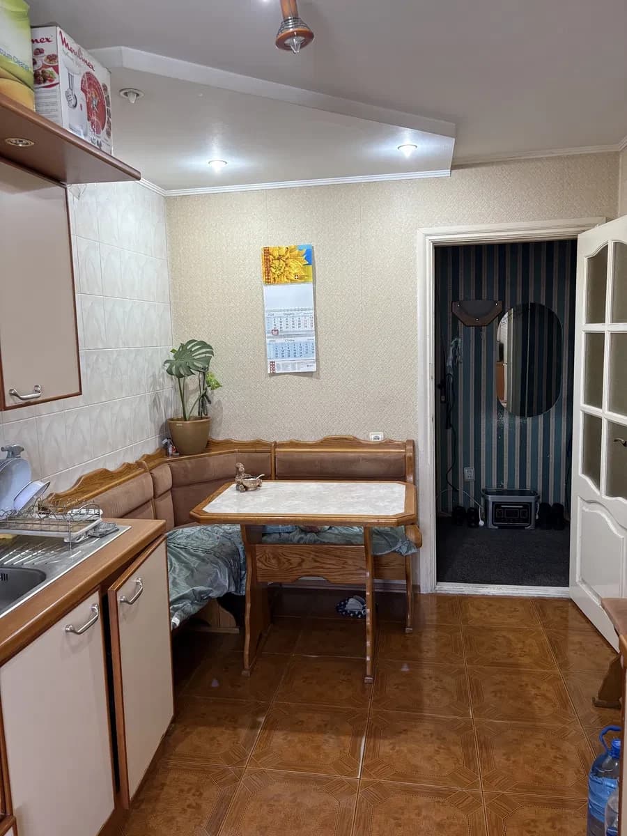 3-кімнатна квартира, вулиця Довженка: житловий стан, 2 балкони - фото 1