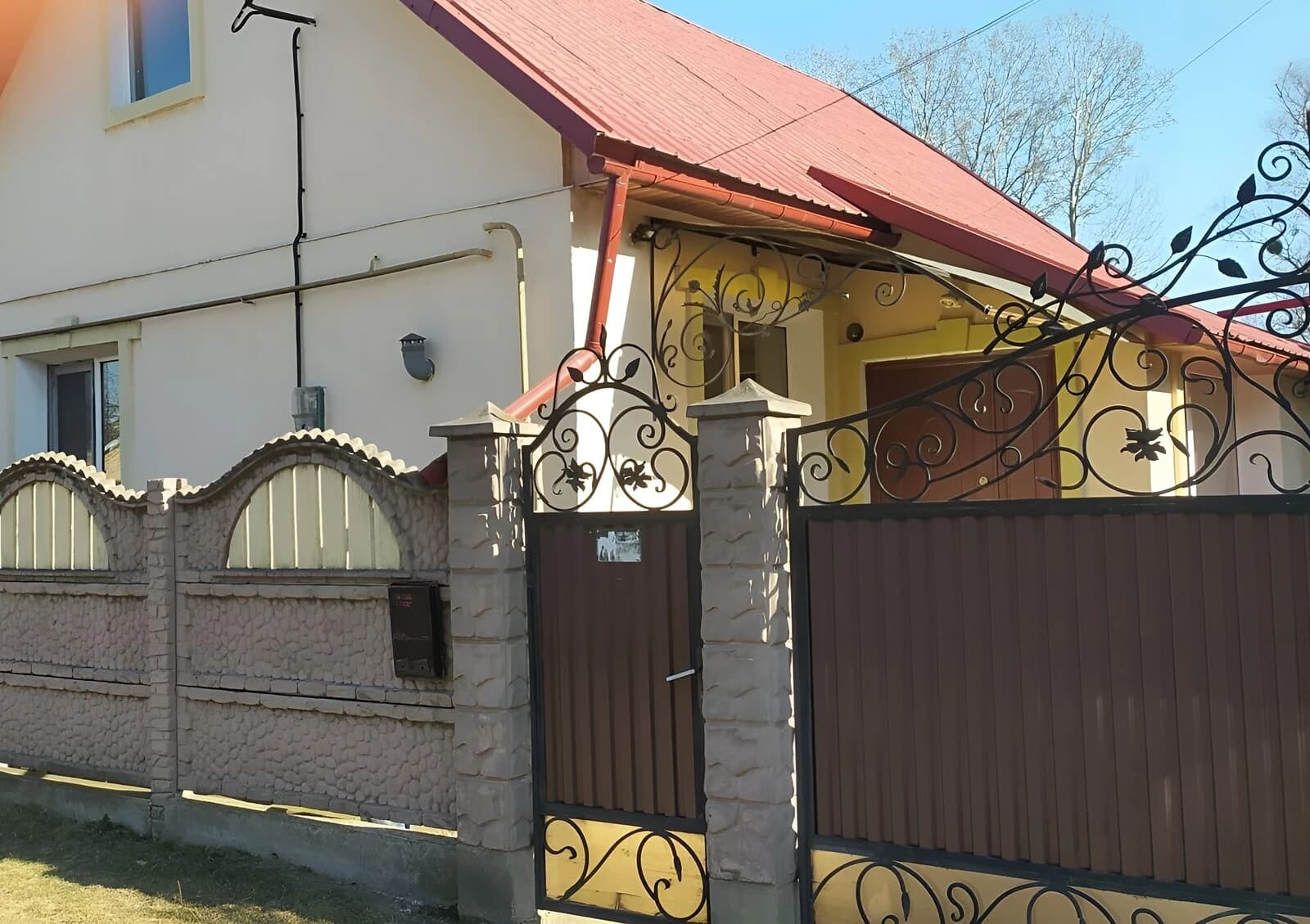 Будинок, Чернівці: 10 соток, свердловина, торг можливий - фото 1