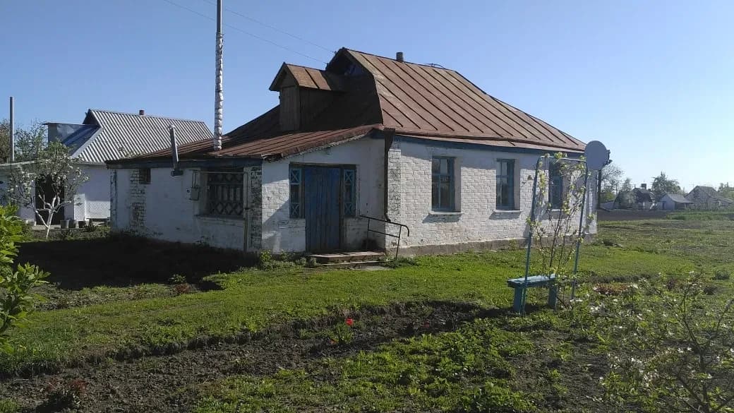 Будинок, Лука: цегляний, газове опалення, сарай і погріб