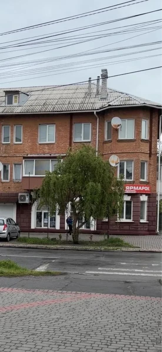 Приміщення, Вінниця: фасадне, два торгові зали