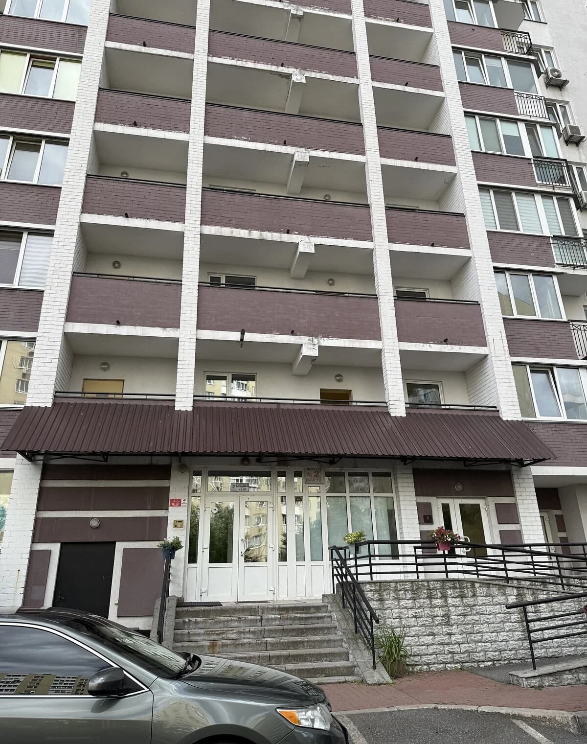 2-кімнатна квартира, Харківський Масив: монолітні стіни, метро Харківська - фото 1