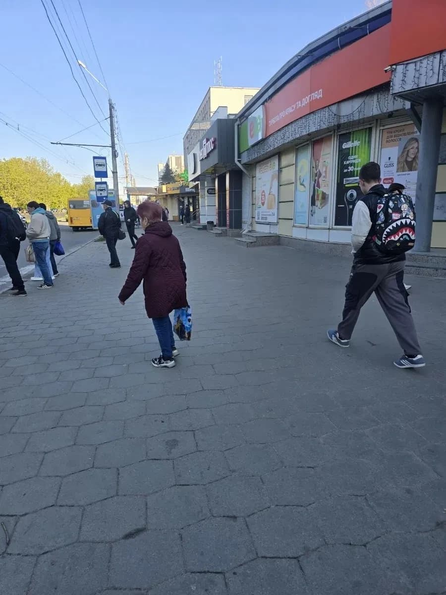 Офіс, Полтава: фасадний вхід, 50 кВт, на зупинці - фото 3