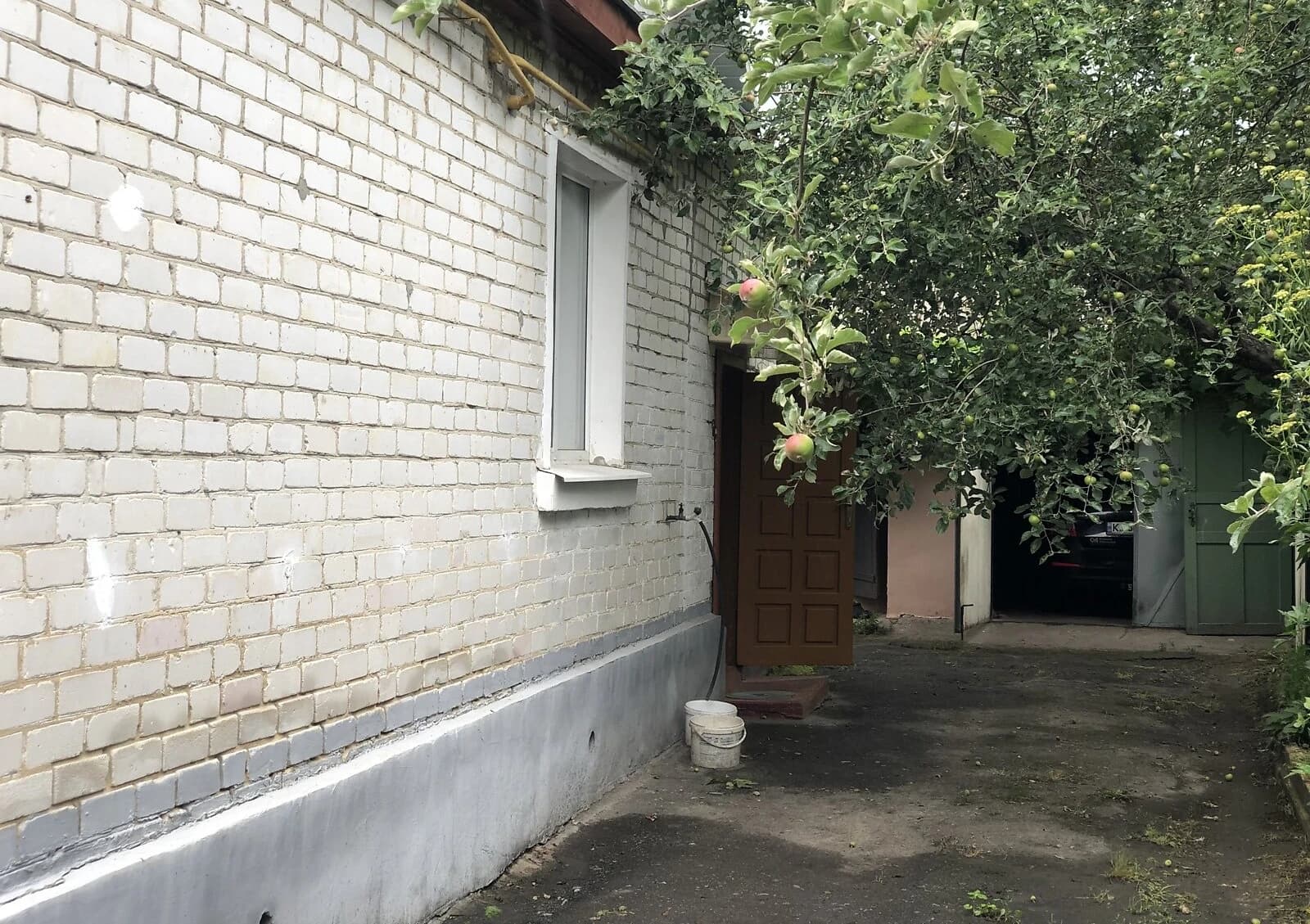 Частина будинку, Новгород-Сіверський: 2 спальні, веранда, гараж