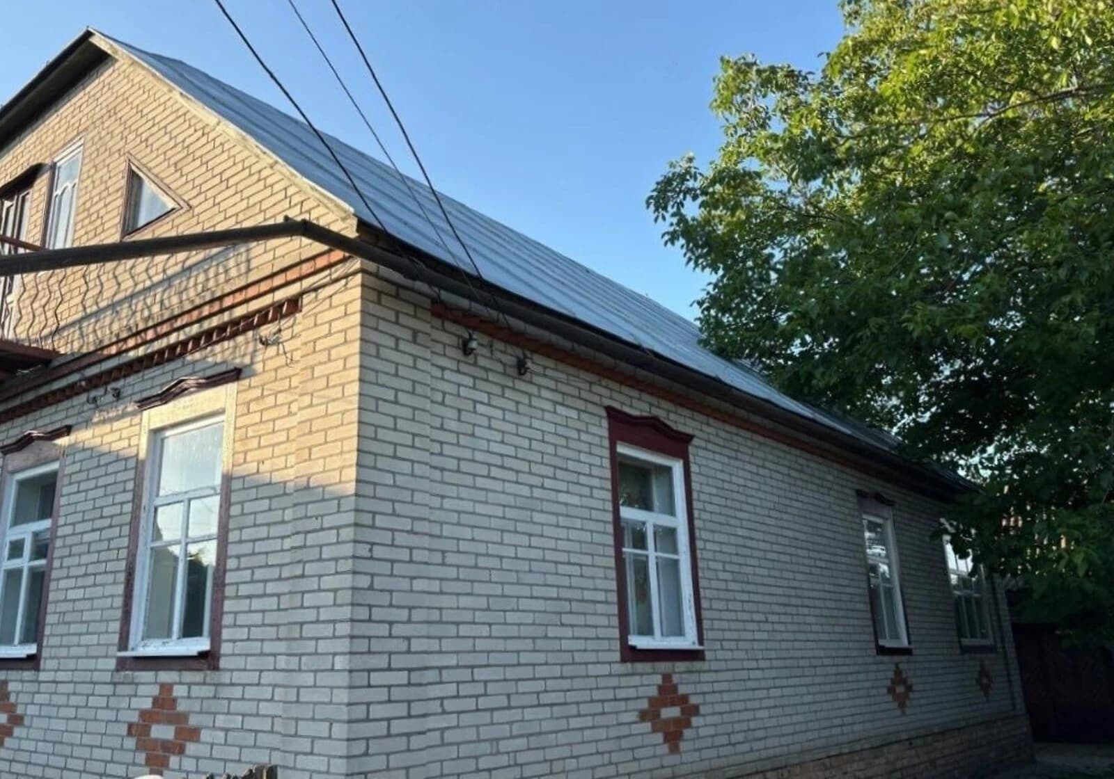 Будинок, Краснокутськ: гараж із підвалом, літня кухня, сад