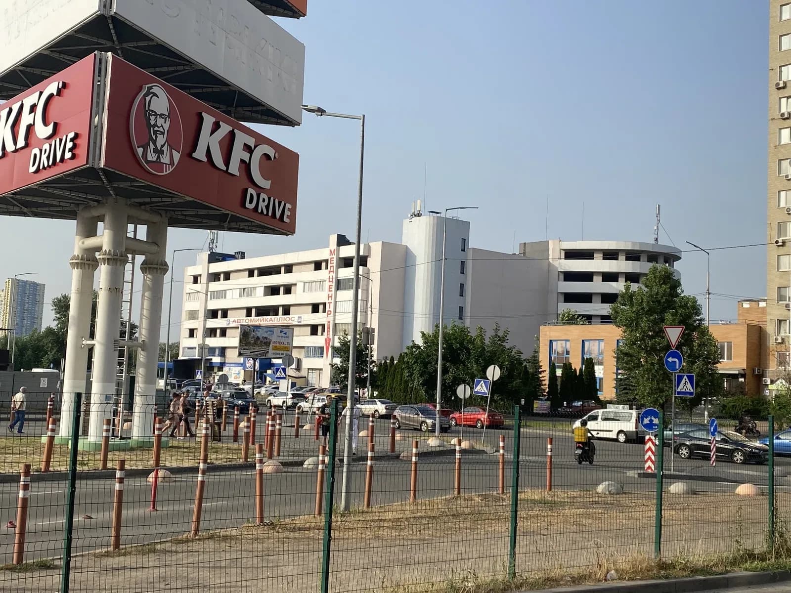 Паркомісце, Дарницький: критий паркінг, відеоспостереження, охорона - фото 1