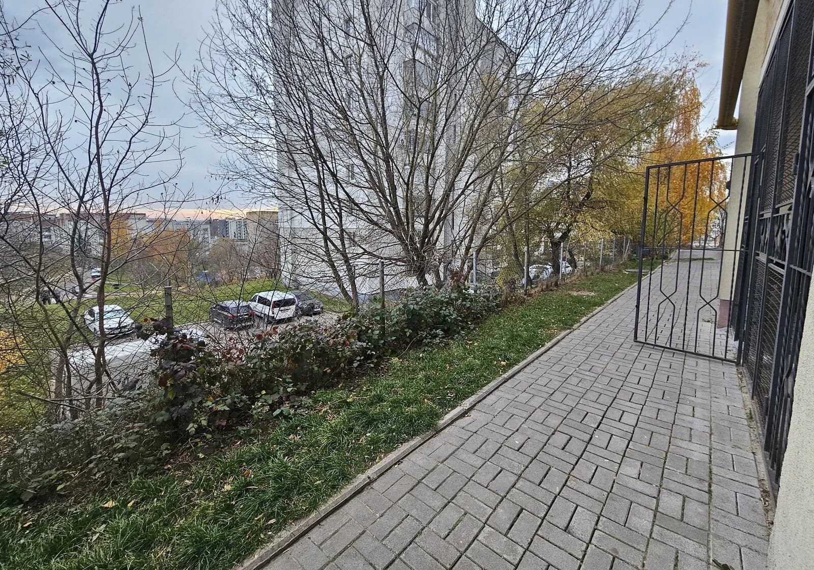 Комерційне приміщення, Збоїща: укриття, вода та інтернет без світла - фото 3