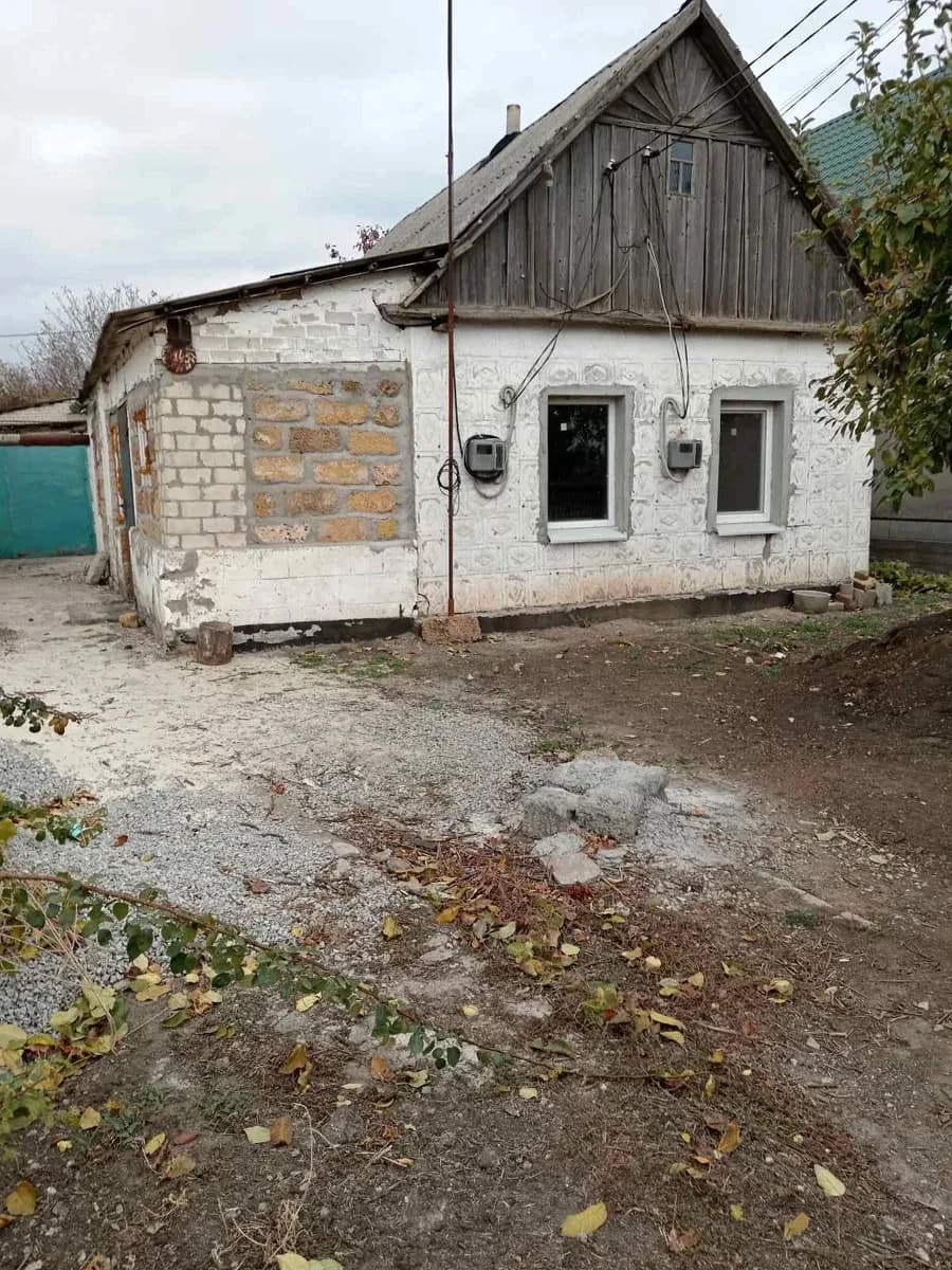Будинок, Вільнянськ: частково зроблено ремонт, гараж, 6 соток - фото 1