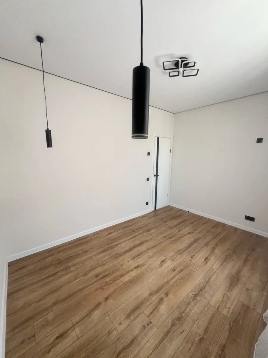 2-кімнатна квартира, центр міста: капремонт, паркомісце, кладова 8 м² - фото 1