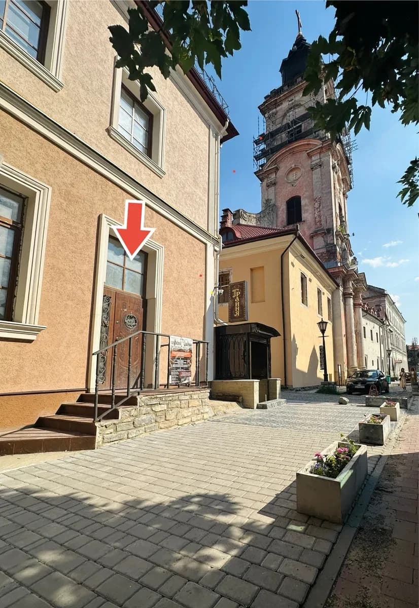 Приміщення, Кам'янець-Подільський: перша здача, вид на Ратушу - фото 1