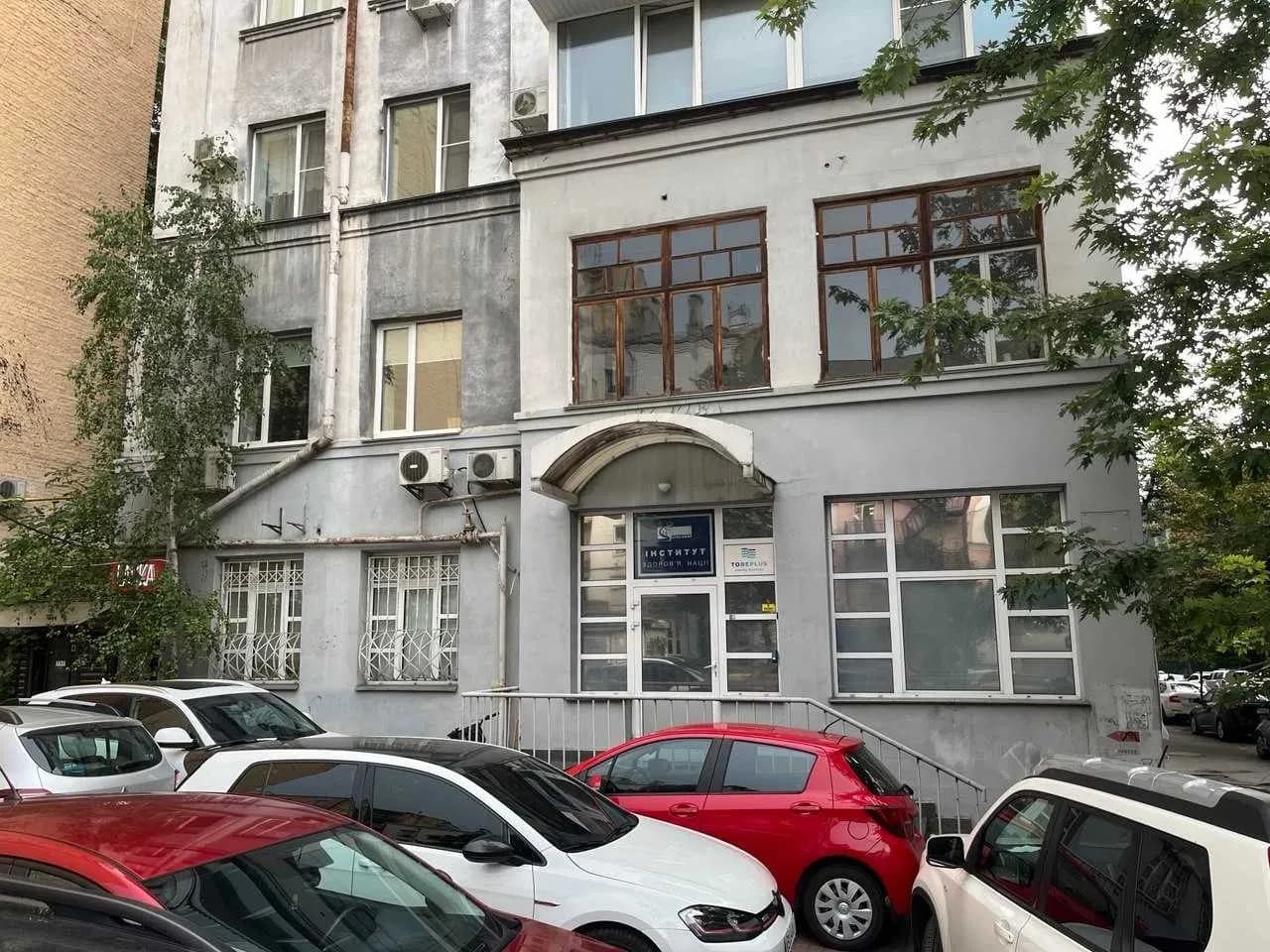 Приміщення, Шевченківський: фасадне, вільне планування, 3 кабінети