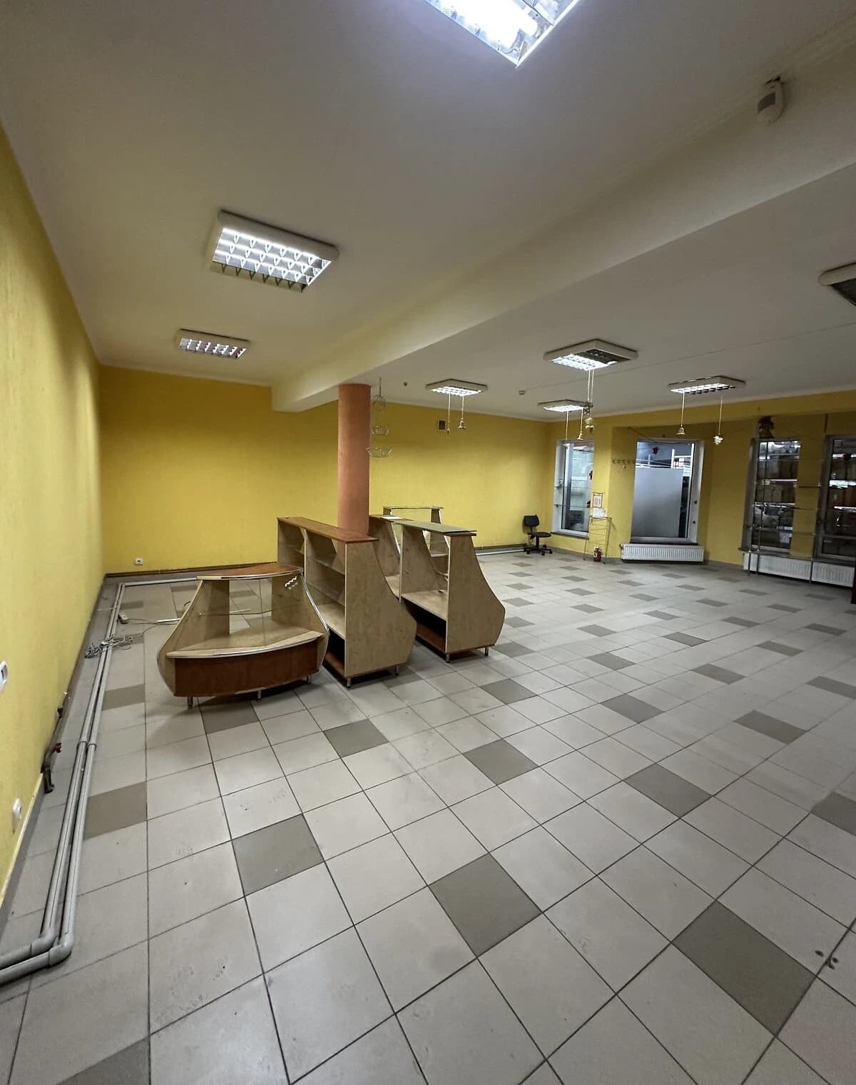 Приміщення, Городенка: торгово-офісний центр, опалення без світла - фото 4