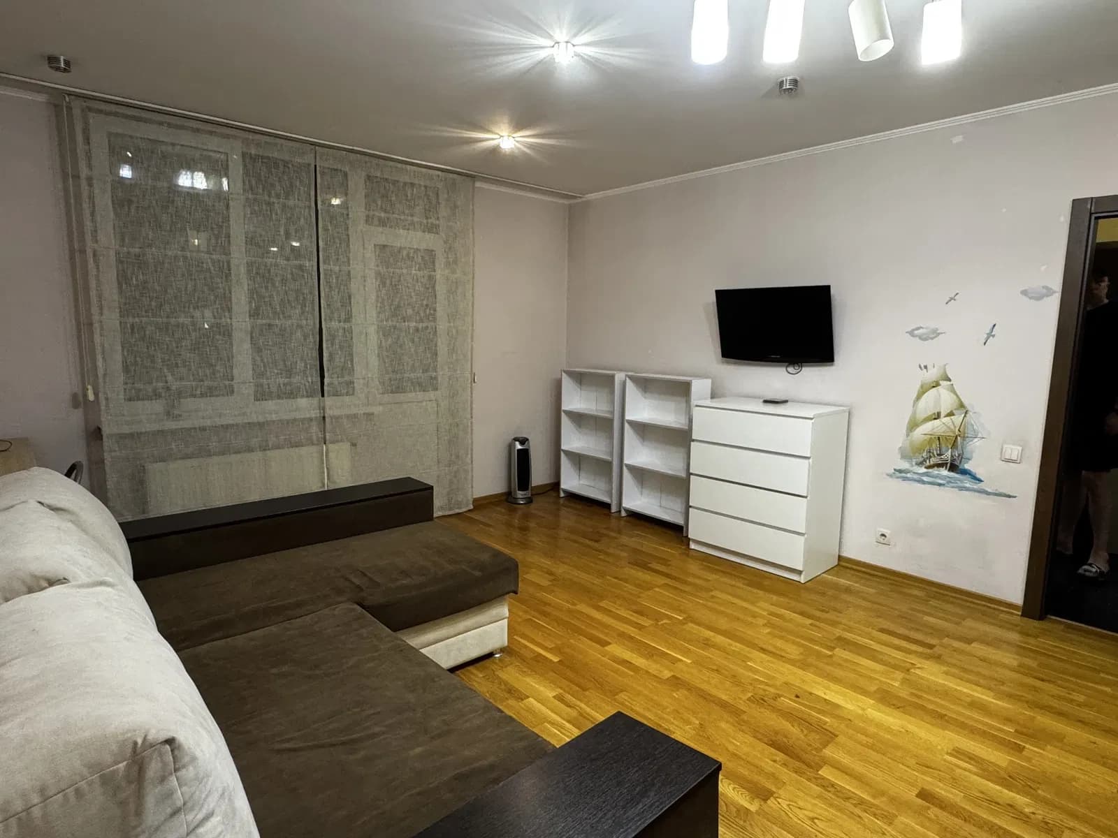 1-кімнатна квартира у ЖК ЛІКОГРАД: метро 15 хв, вода й тепло без світла - фото 2